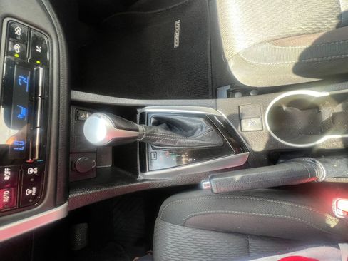 Used 2018 Toyota Corolla LE image 23