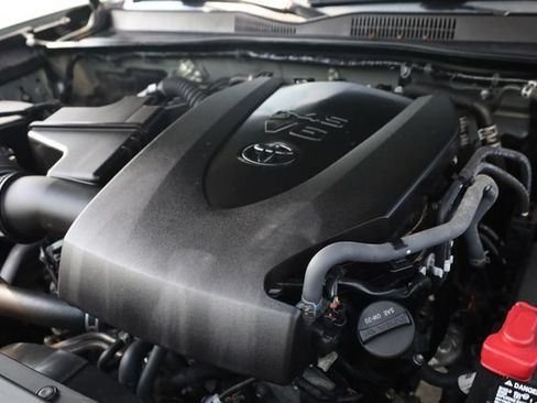 Used 2023 Toyota Tacoma TRD Sport w/ Technology Package RWD image 8