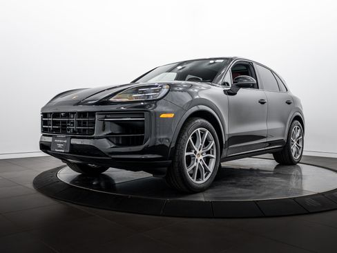 Certified 2026 Porsche Cayenne AWD/4WD image 1