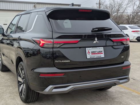 New 2026 Mitsubishi Outlander SE FWD image 3