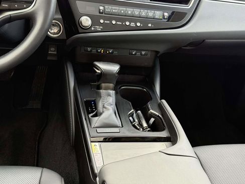 Used 2024 Lexus ES 250 w/ Premium Package image 18