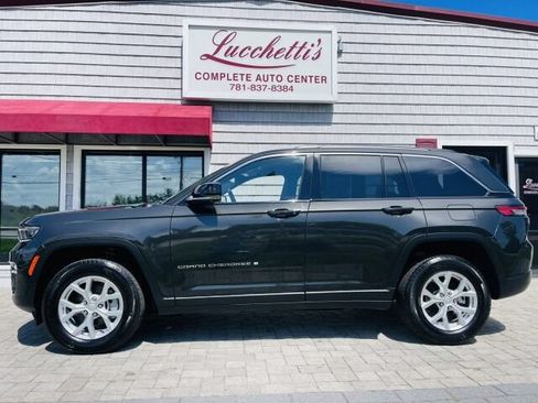 Used 2023 Jeep Grand Cherokee Limited w/ Luxury Tech Group II AWD/4WD image 2