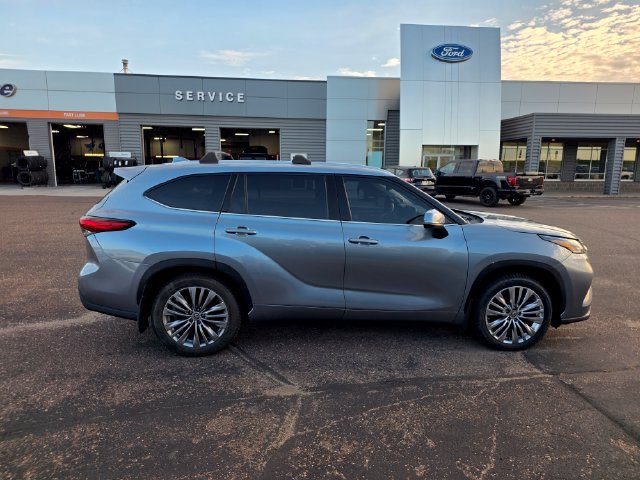 Used 2020 Toyota Highlander Platinum AWD/4WD image 8
