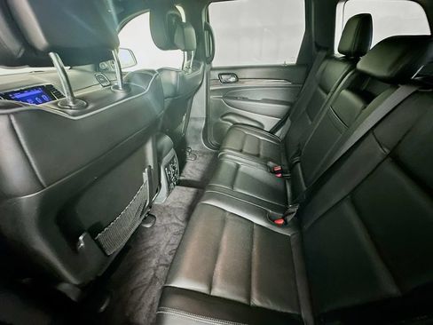 Certified 2019 Jeep Grand Cherokee Overland AWD/4WD image 32