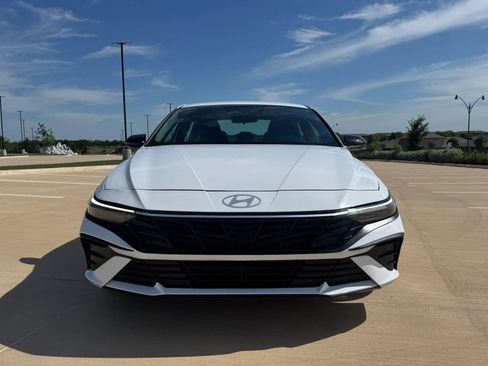 Used 2025 Hyundai Elantra Sport FWD image 2