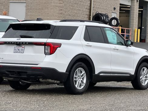 Used 2025 Ford Explorer Active image 4