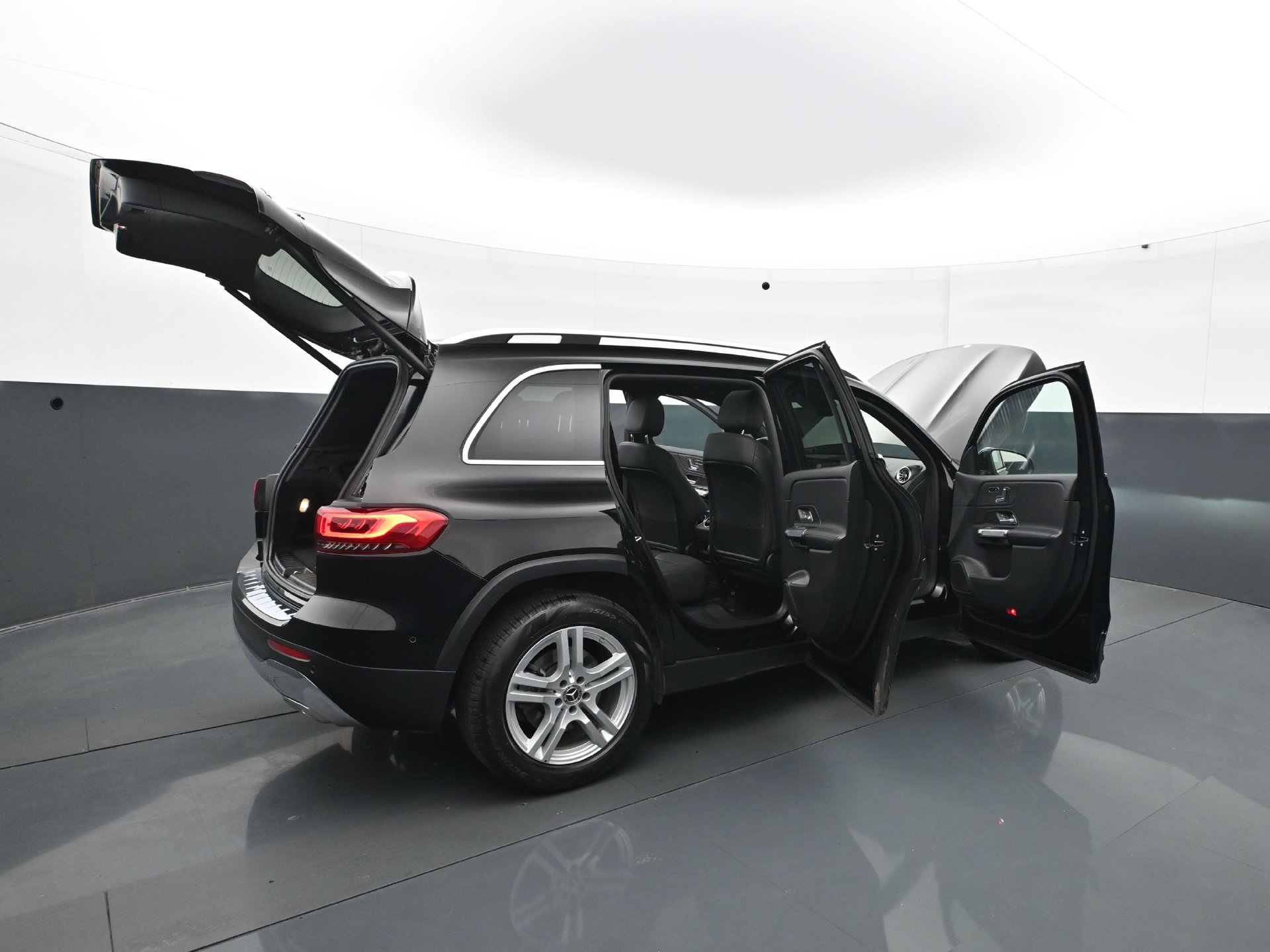 Used 2023 Mercedes-Benz GLB 250 4MATIC image 36