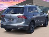 Used 2022 Volkswagen Tiguan SE w/ Panoramic Sunroof Package image 5