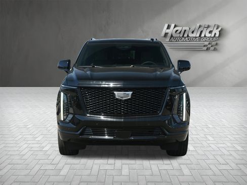 Used 2025 Cadillac Escalade ESV Sport Platinum w/ LPO, ONYX Package image 5