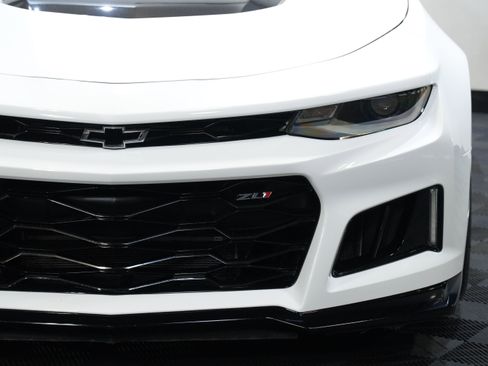 Used 2018 Chevrolet Camaro ZL1 RWD image 10