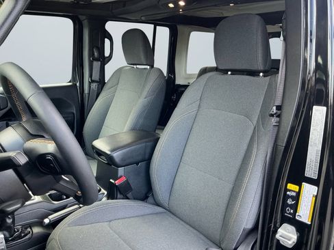 Used 2024 Jeep Wrangler Unlimited AWD/4WD image 10