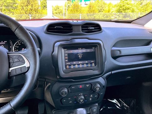 Used 2018 Jeep Renegade Latitude w/ Cold Weather Group AWD/4WD image 7