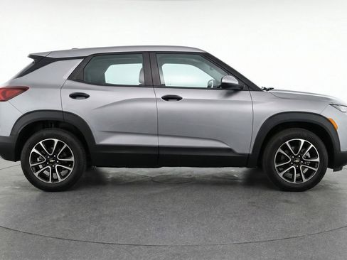 Used 2025 Chevrolet TrailBlazer LT image 11