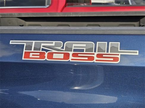 Used 2021 Chevrolet Silverado 1500 LT Trail Boss image 9