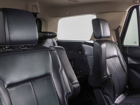 Used 2022 Ford Expedition XLT image 30