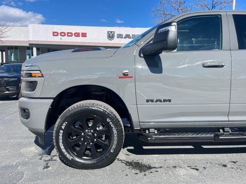New 2026 RAM 2500 Laramie AWD/4WD image 9