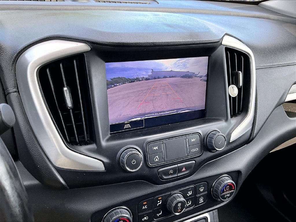 Used 2024 GMC Terrain SLT AWD/4WD image 17