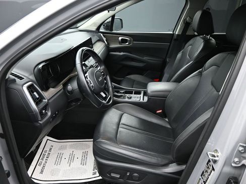Used 2022 Kia Sorento S image 11