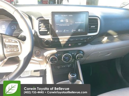 Used 2025 Hyundai Venue SEL image 17