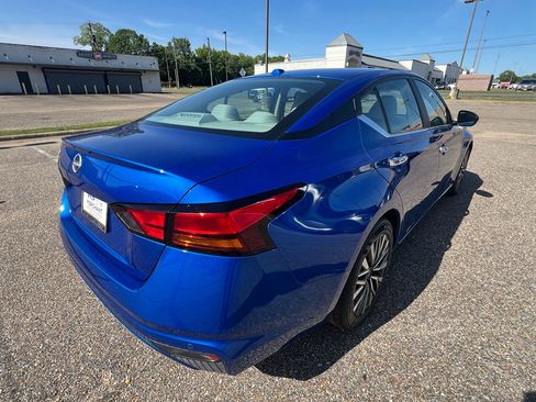 Used 2025 Nissan Altima 2.5 SV FWD image 9