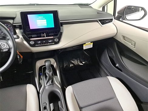 Used 2025 Toyota Corolla LE image 17
