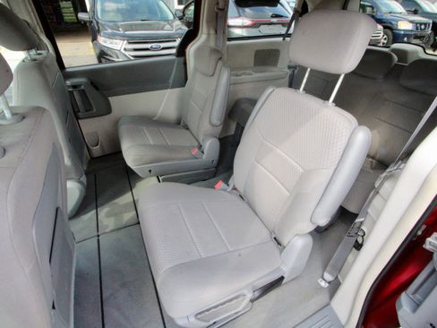 Used 2008 Chrysler Town & Country Touring image 15