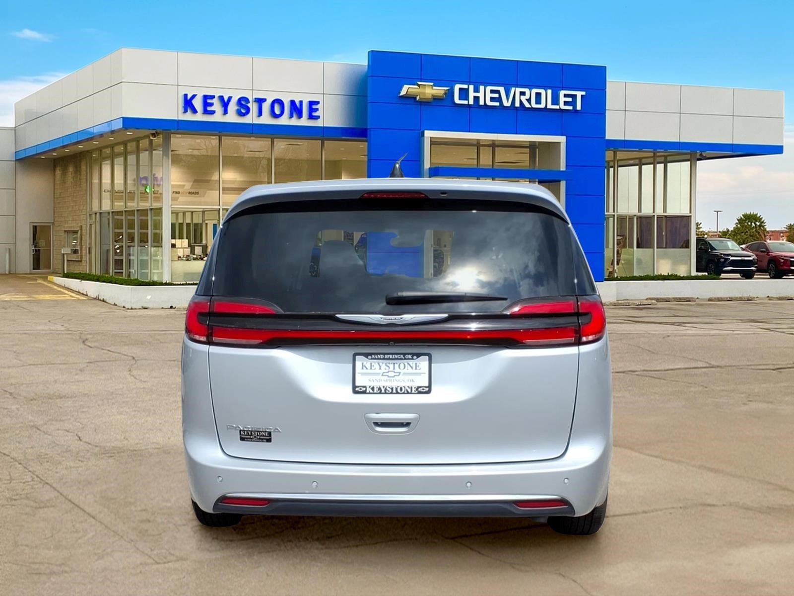 Used 2024 Chrysler Pacifica Touring-L FWD image 6