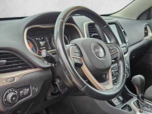 Used 2017 Jeep Cherokee 75th Anniversary FWD image 10