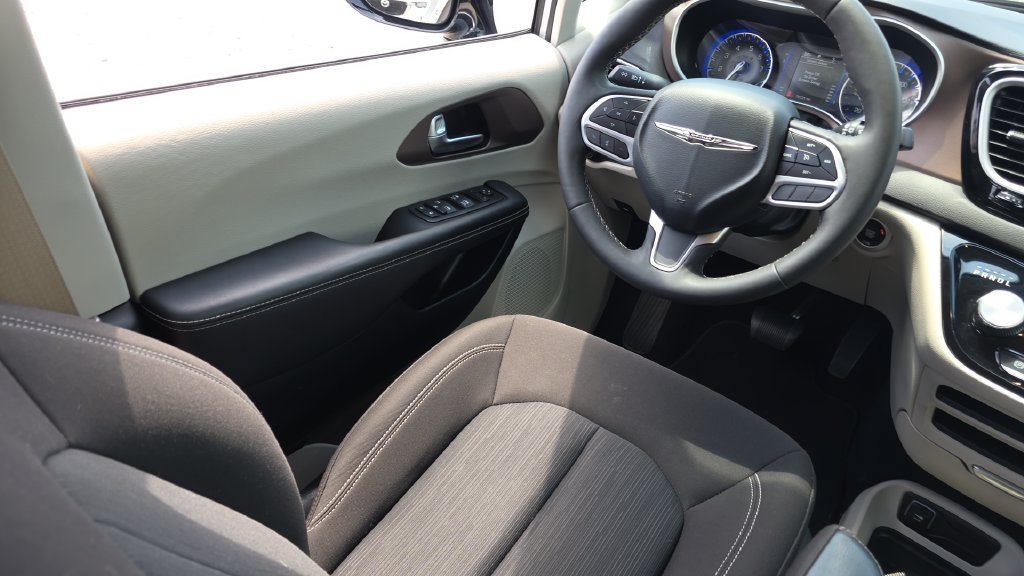 Used 2024 Chrysler Voyager LX FWD image 26