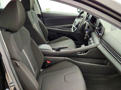 Used 2025 Hyundai Elantra SE w/ Cargo Package FWD image 21