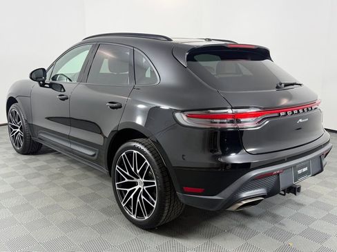 Certified 2023 Porsche Macan image 3