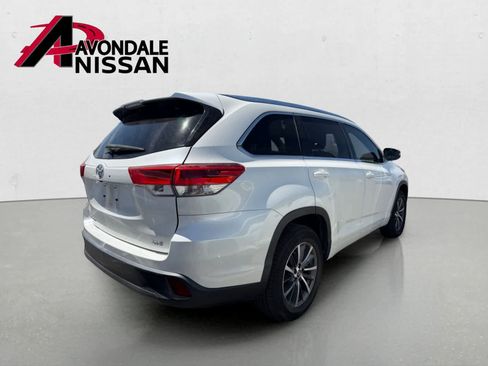 Used 2017 Toyota Highlander XLE FWD image 4
