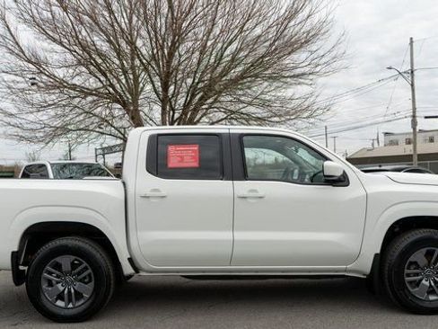 Certified 2025 Nissan Frontier SV image 5