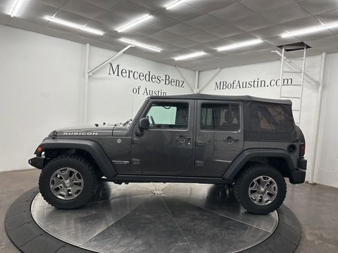 Used 2018 Jeep Wrangler Unlimited Rubicon w/ Connectivity Group image 4