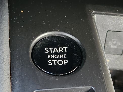 Used 2025 Nissan Kicks SV image 32