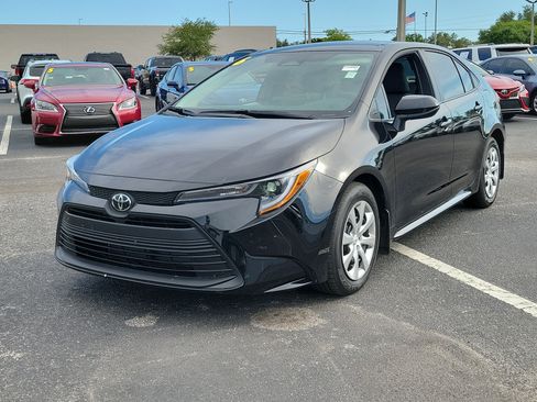 Used 2026 Toyota Corolla LE FWD image 3