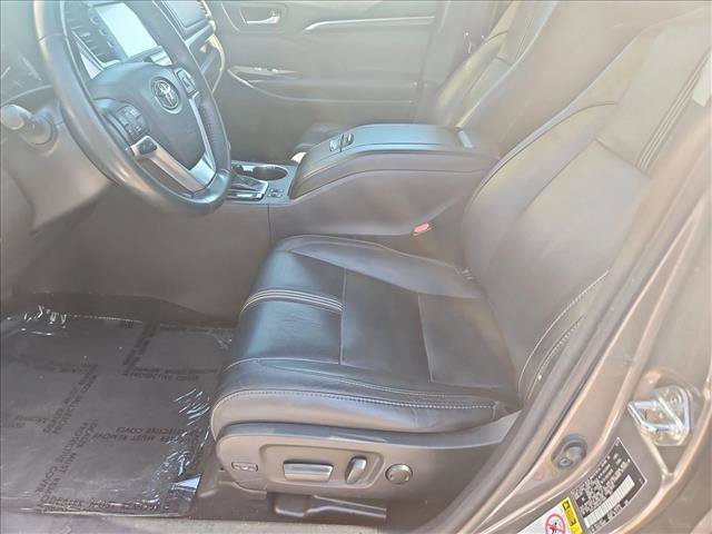 Used 2018 Toyota Highlander SE AWD/4WD image 15