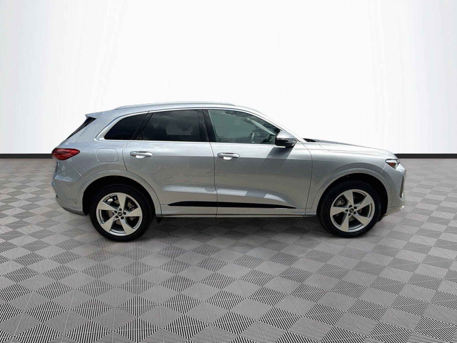 Certified 2025 Audi Q5 Premium AWD/4WD image 8