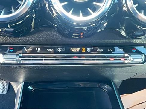 Used 2021 Mercedes-Benz GLB 250 image 18