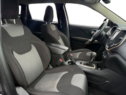 Used 2018 Jeep Cherokee Latitude w/ Altitude Package image 15