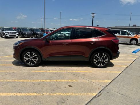Used 2021 Ford Escape SE w/ SE Sport Appearance Package AWD/4WD image 4
