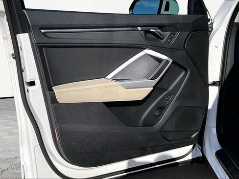 Used 2024 Audi Q3 2.0T Premium w/ Convenience Package image 17