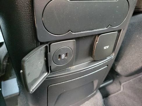 Used 2023 Ford Explorer XLT RWD image 18