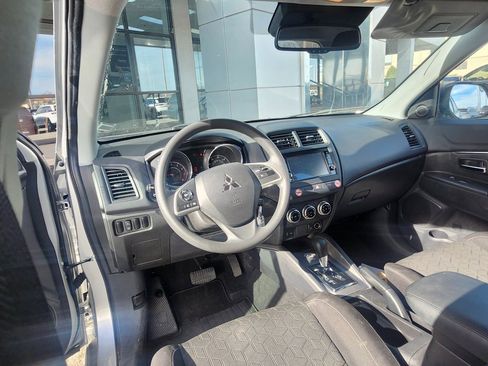 Used 2024 Mitsubishi Outlander SE image 16