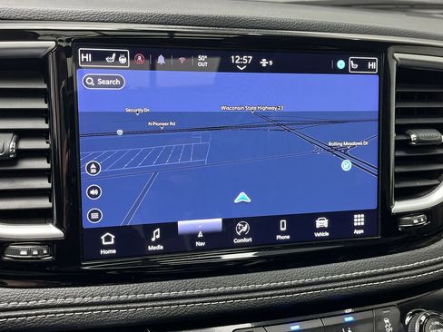 Used 2024 Chrysler Pacifica Limited image 5