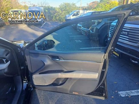 Used 2021 Toyota Camry XLE image 15