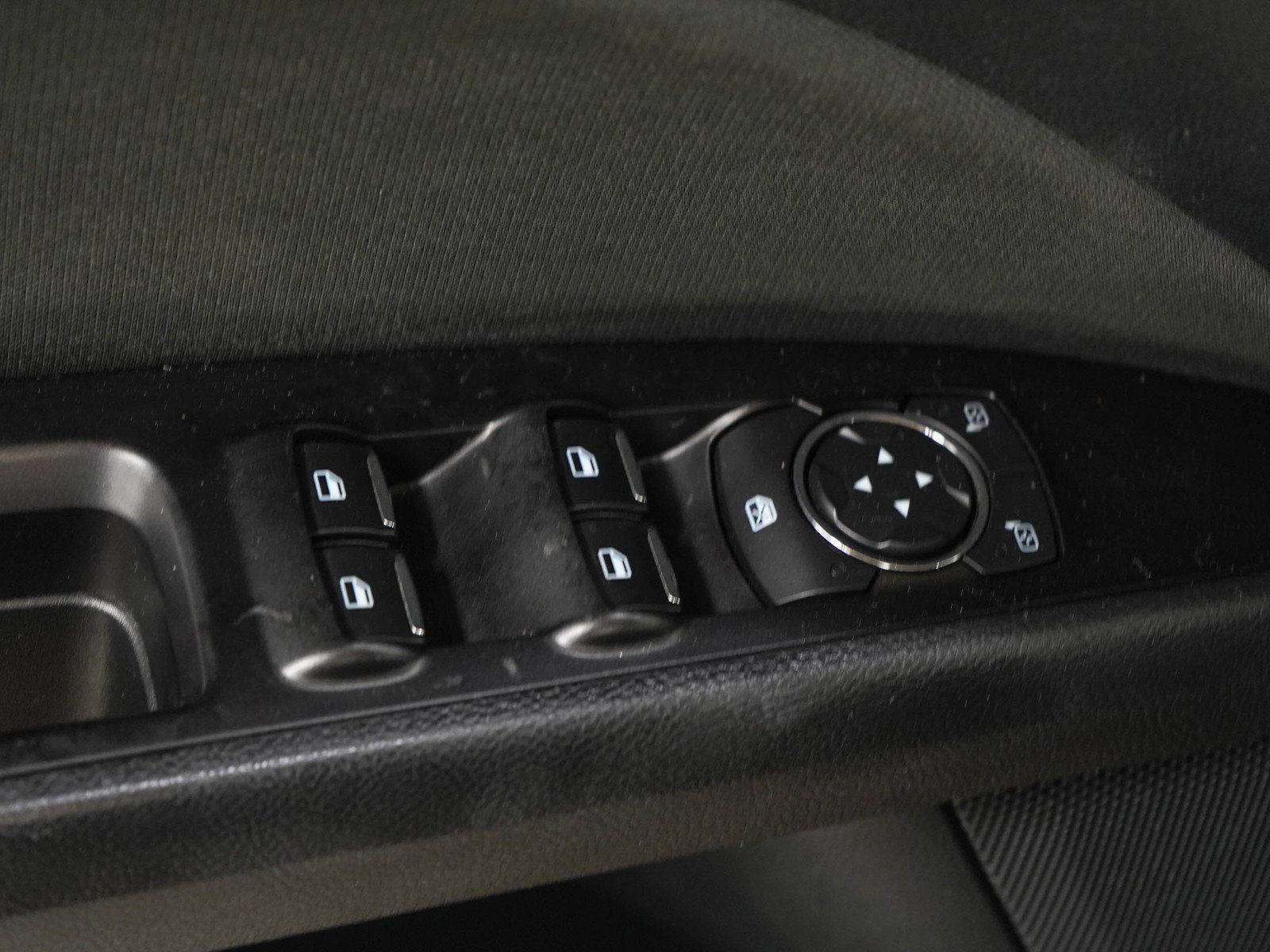 Used 2017 Ford Fusion SE w/ Fusion SE Technology Package FWD image 19