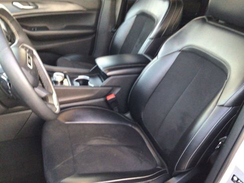 Used 2024 Jeep Grand Cherokee Altitude image 20