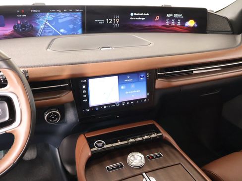 Used 2025 Lincoln Navigator Reserve AWD/4WD image 5