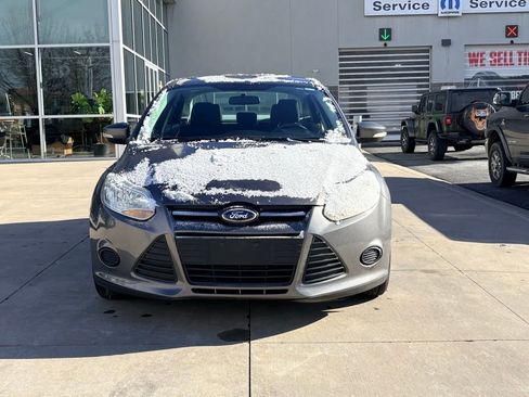 Used 2014 Ford Focus SE w/ SE Winter Package image 2